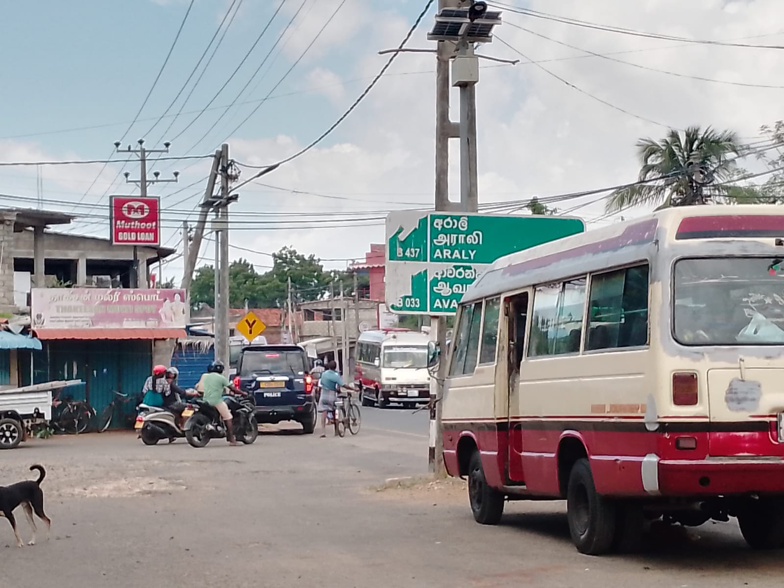 தியாகி திலீபன் அவர்களின் திருவுருவப் படம் தாங்கிய ஊர்திப் பவனிக்கு நாவற்குழியில் தேங்காய் உடைத்து வழிபாடு! 25