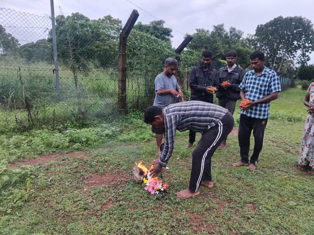 ஆரம்பமானது மாவீரர் வாரம் - கொட்டும் மழைக்குள்ளும் துயிலுமில்லங்களில் நினைவேந்தல் நிகழ்வுகள்!! 17