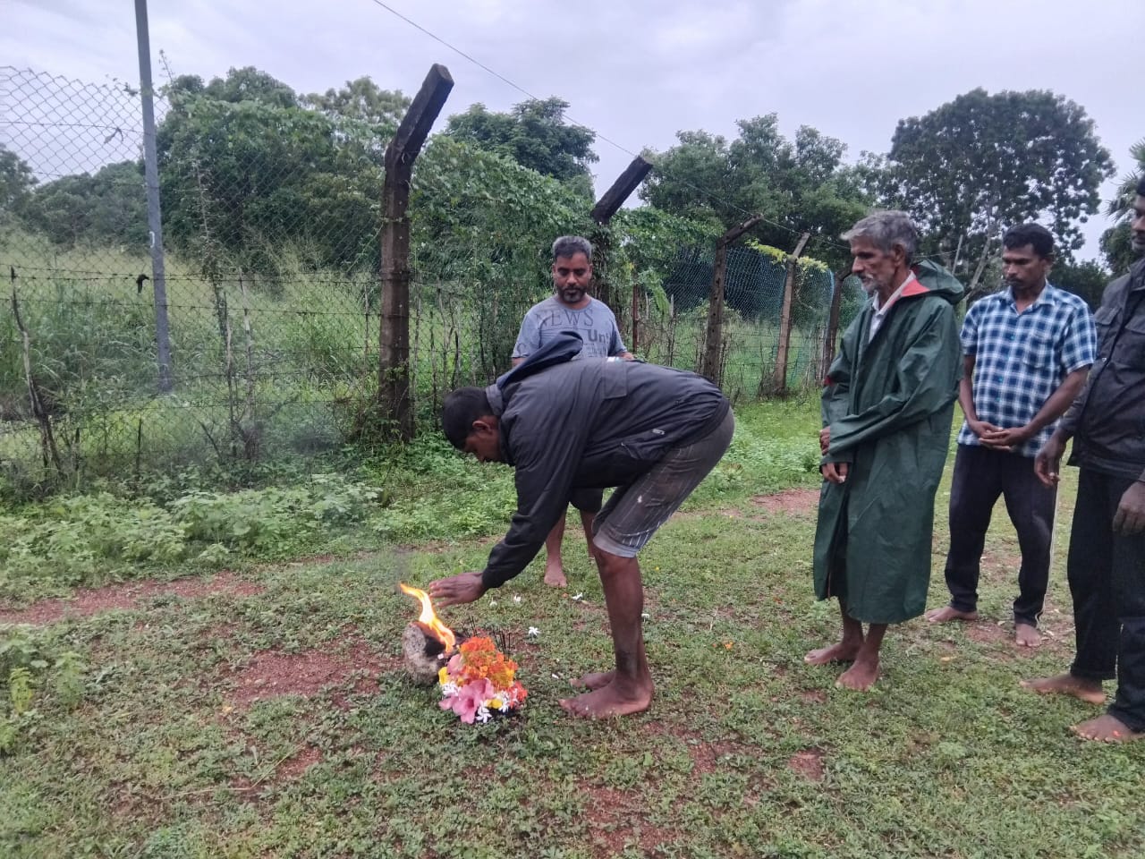 ஆரம்பமானது மாவீரர் வாரம் - கொட்டும் மழைக்குள்ளும் துயிலுமில்லங்களில் நினைவேந்தல் நிகழ்வுகள்!! 16