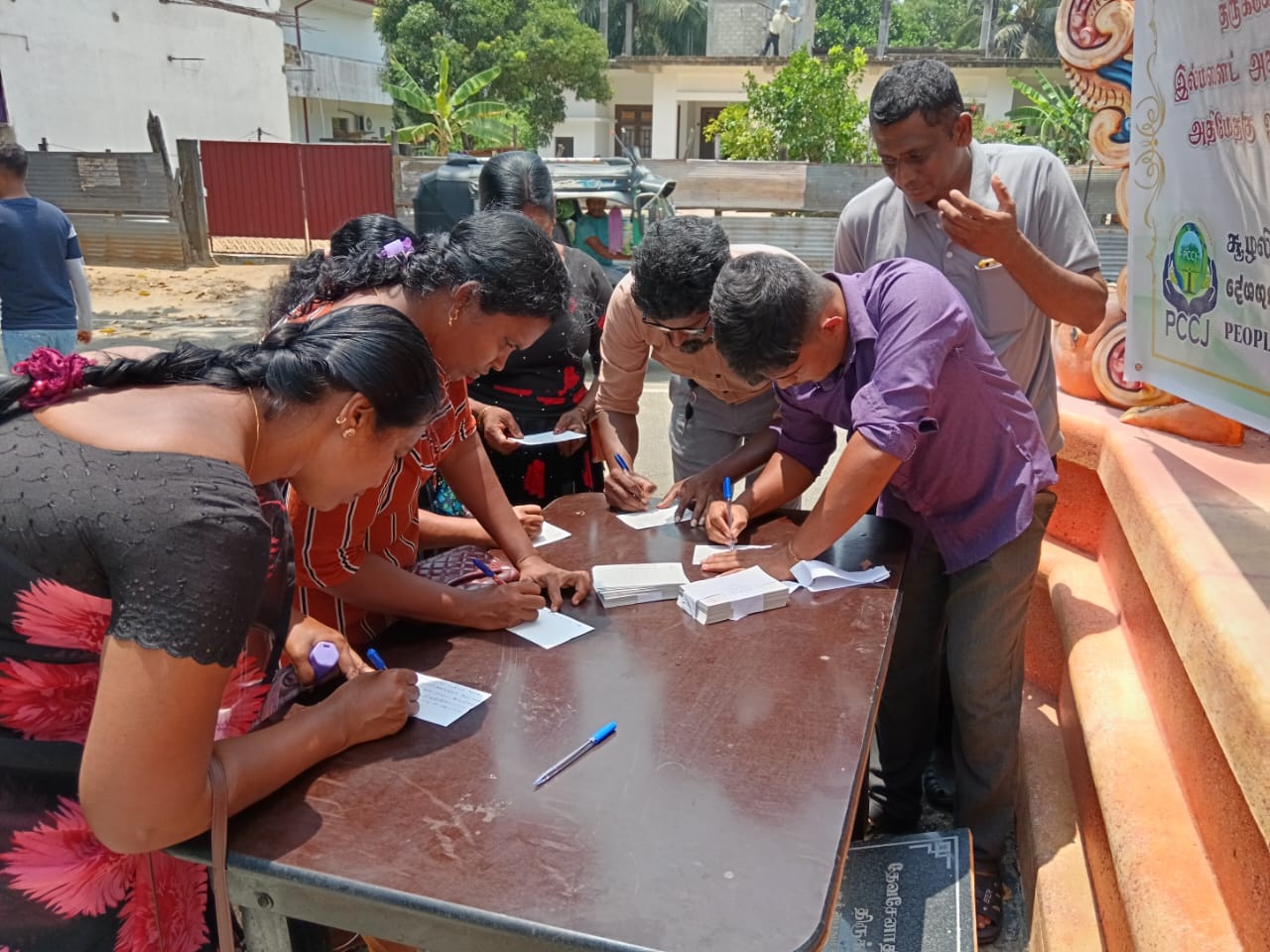 அம்பாறை திருக்கோவில் பிரதேசத்தில் இடபெற்ற கவனயீர்ப்பு போராட்டம் ! 3