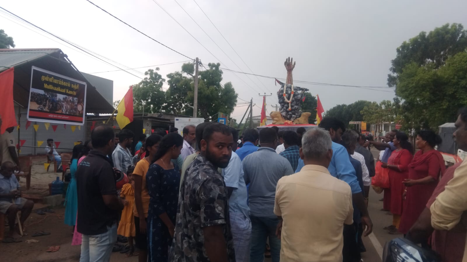 மல்லாவியை அண்மித்துள்ள தமிழின அழிப்பு நினைவூர்தி! 4