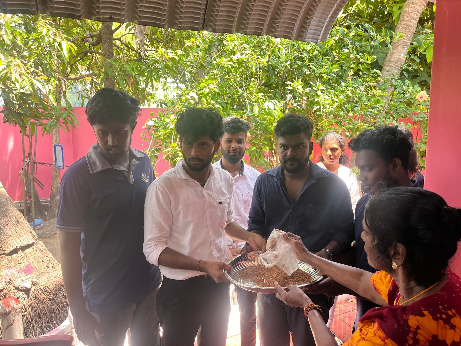 யாழ் பல்கலைக்கழகத்தில் தமிழர் வலிசுமந்த முள்ளிவாய்க்கால் நினைவு கஞ்சி வழங்கப்பட்டது. 8