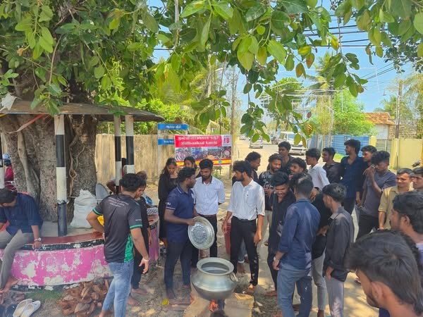 யாழ் பல்கலைக்கழகத்தில் தமிழர் வலிசுமந்த முள்ளிவாய்க்கால் நினைவு கஞ்சி வழங்கப்பட்டது. 1