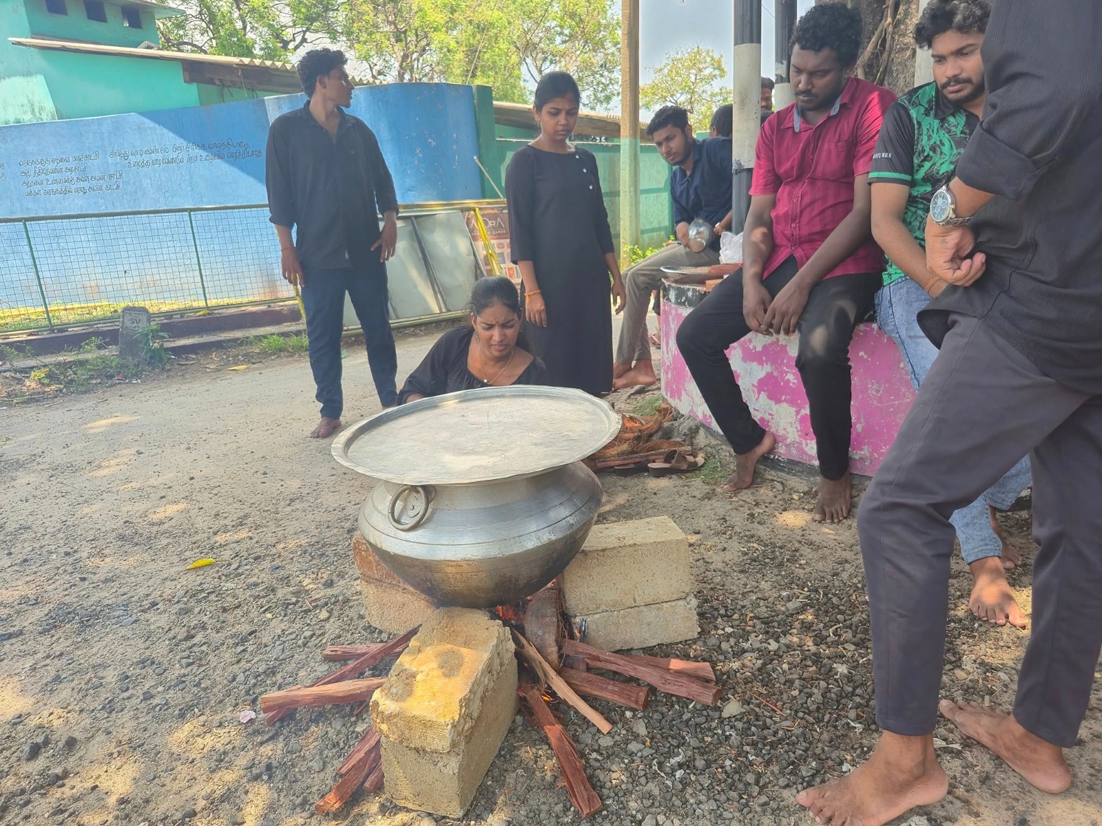 யாழ் பல்கலைக்கழகத்தில் தமிழர் வலிசுமந்த முள்ளிவாய்க்கால் நினைவு கஞ்சி வழங்கப்பட்டது. 5