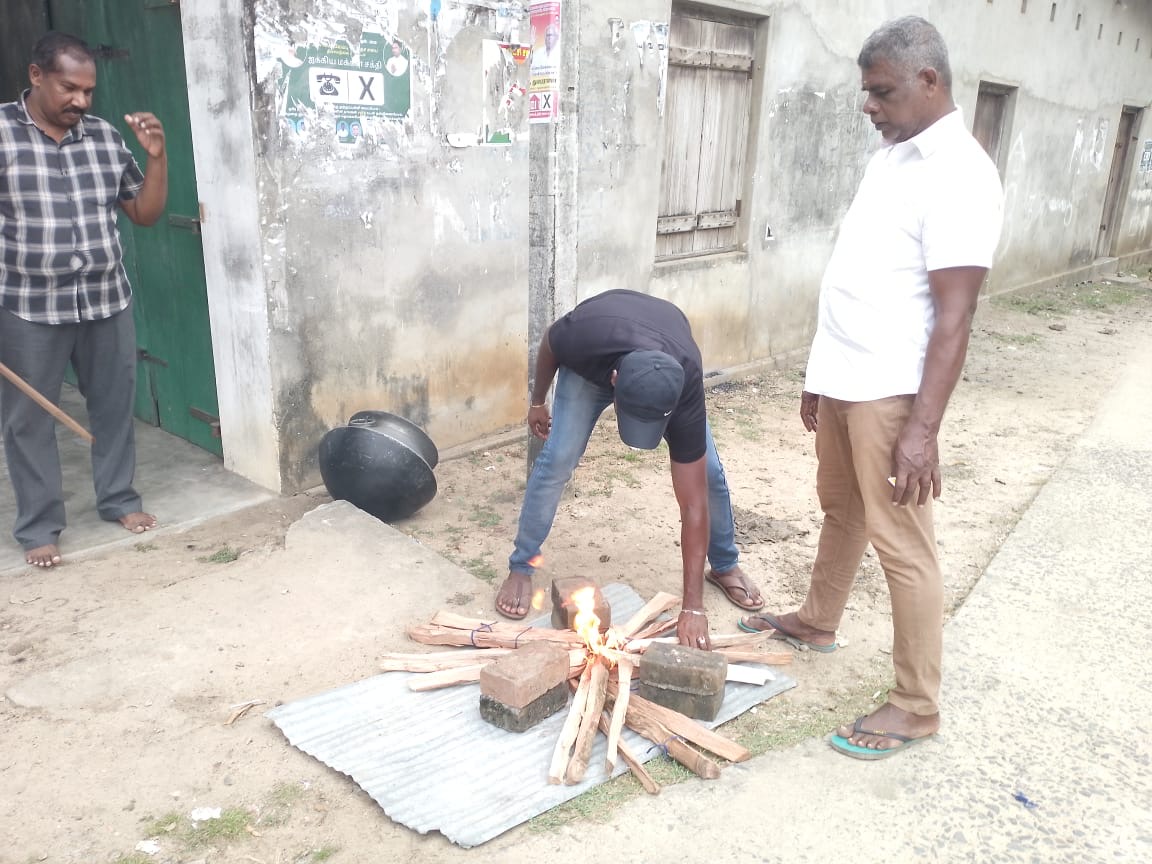 அம்பாறையில் தமிழ் தேசிய மக்கள் முன்னணியினரால் வழங்கப்பட்ட முள்ளிவாய்க்கால் கஞ்சி! 1