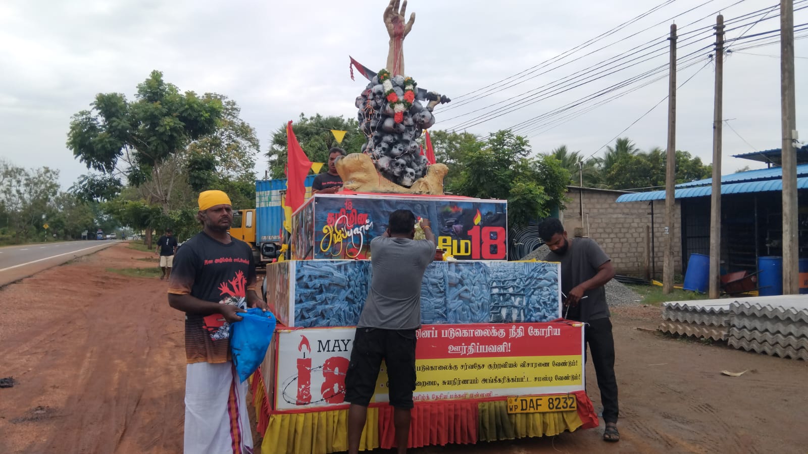 வவுனியா பகுதியில் பயணித்துக்கொண்டிருக்கும் தமிழின அழிப்பு நினைவு ஊர்தி 2