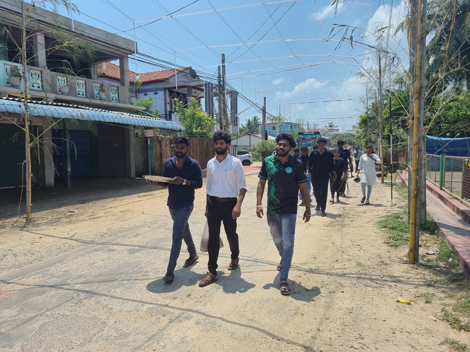 யாழ் பல்கலைக்கழகத்தில் தமிழர் வலிசுமந்த முள்ளிவாய்க்கால் நினைவு கஞ்சி வழங்கப்பட்டது. 9
