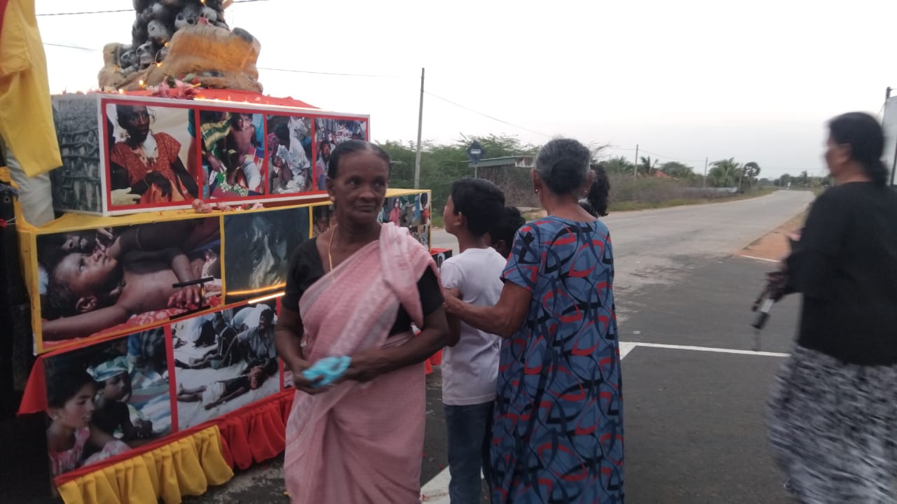 முள்ளிவாய்க்கலில் படுகொலை செய்யப்பட்ட உறவுகளுக்கு நீதி கோரி மாந்தையில் போராட்டம்! 5