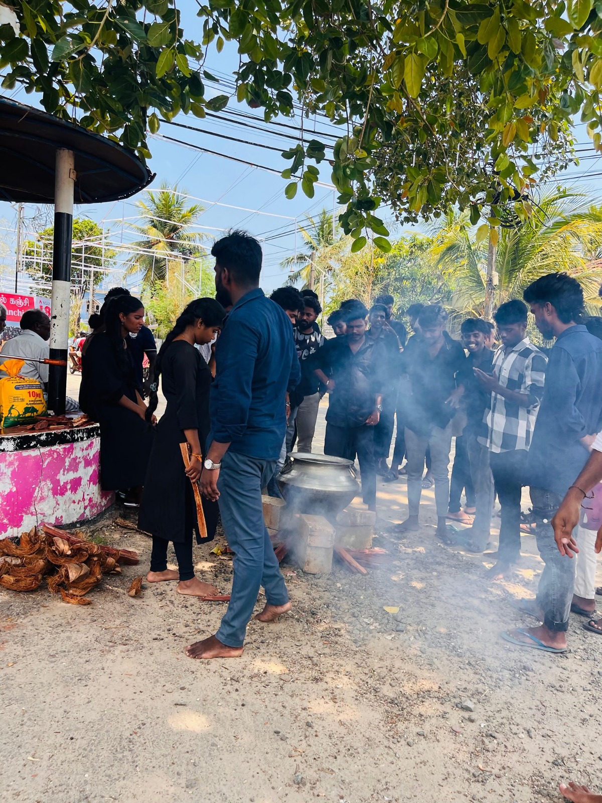 யாழ் பல்கலைக்கழகத்தில் தமிழர் வலிசுமந்த முள்ளிவாய்க்கால் நினைவு கஞ்சி வழங்கப்பட்டது. 10
