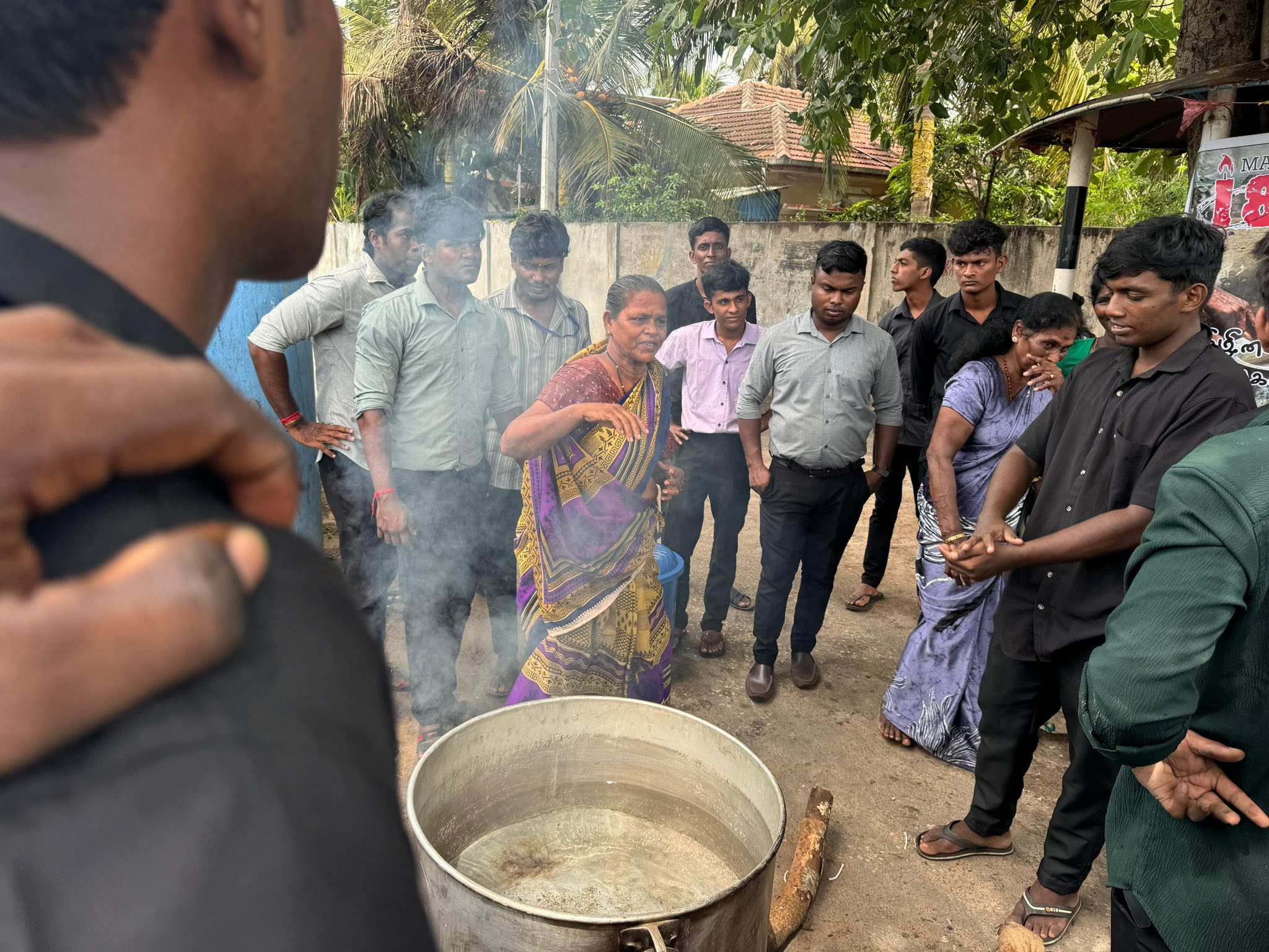 உப்பில்லா கஞ்சி வல்லை நகரில் பல்கலைக்கழக மாணவர்கள் நினைவேந்தல் ஆரம்பம்! 4